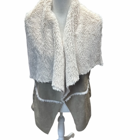 Quinn Tan Faux Suede Vest With Ivory Shearling, Lining Size M - Picture 10 of 13